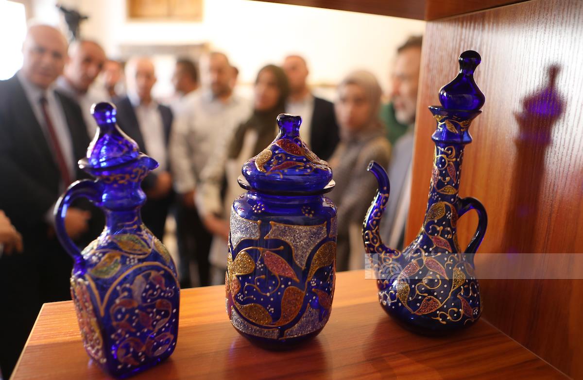 معرض لصناعة الزجاج اليدوي في البلدة القديمة في مدينة الخليل (أرشيف وفا)